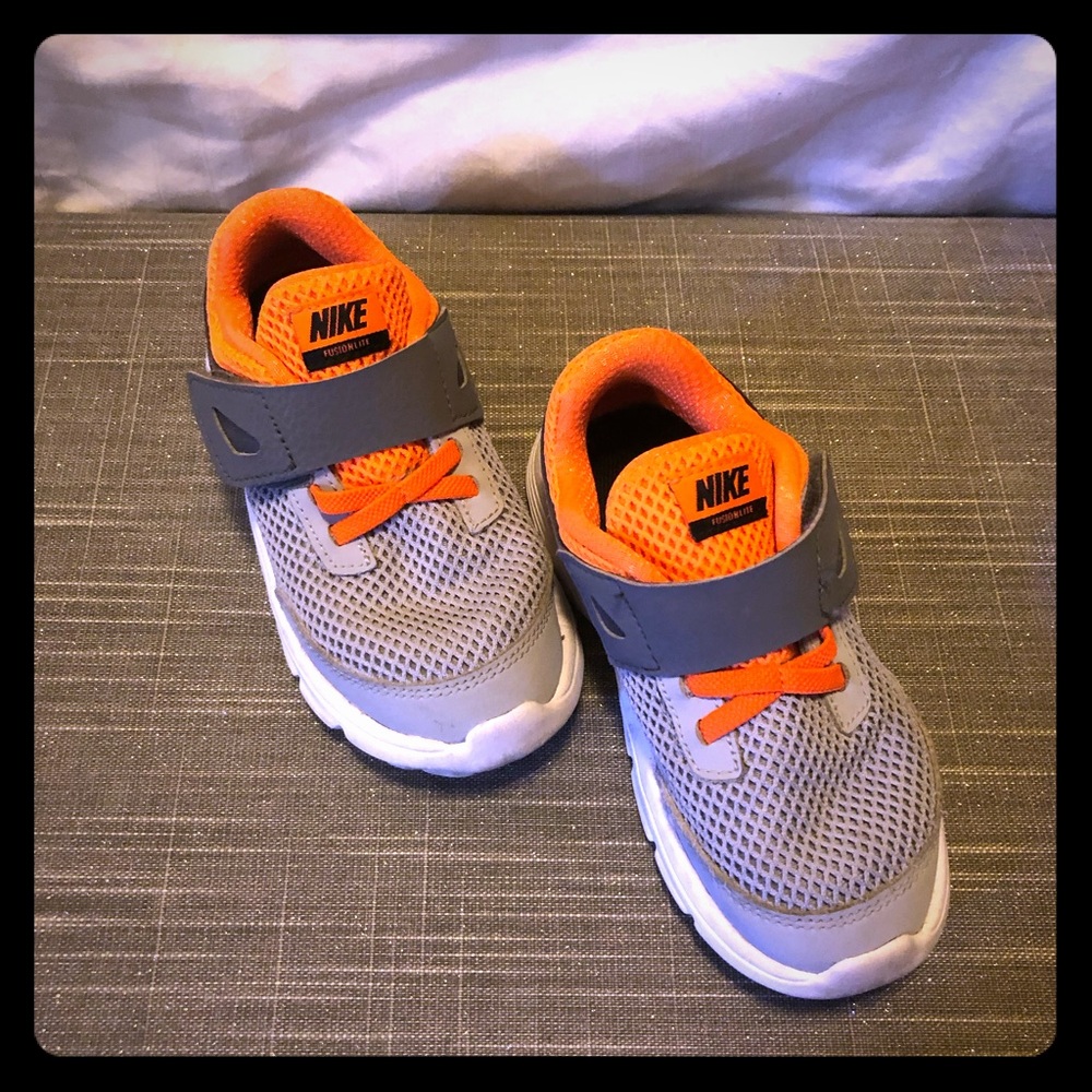 🖤🖤NIKE TODDLER VELCRO TENNIS SHOES 🖤🖤